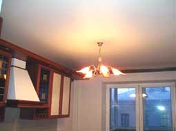 Можно ли установить натяжные потолки на кухне?