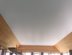 потолок в деревянном доме